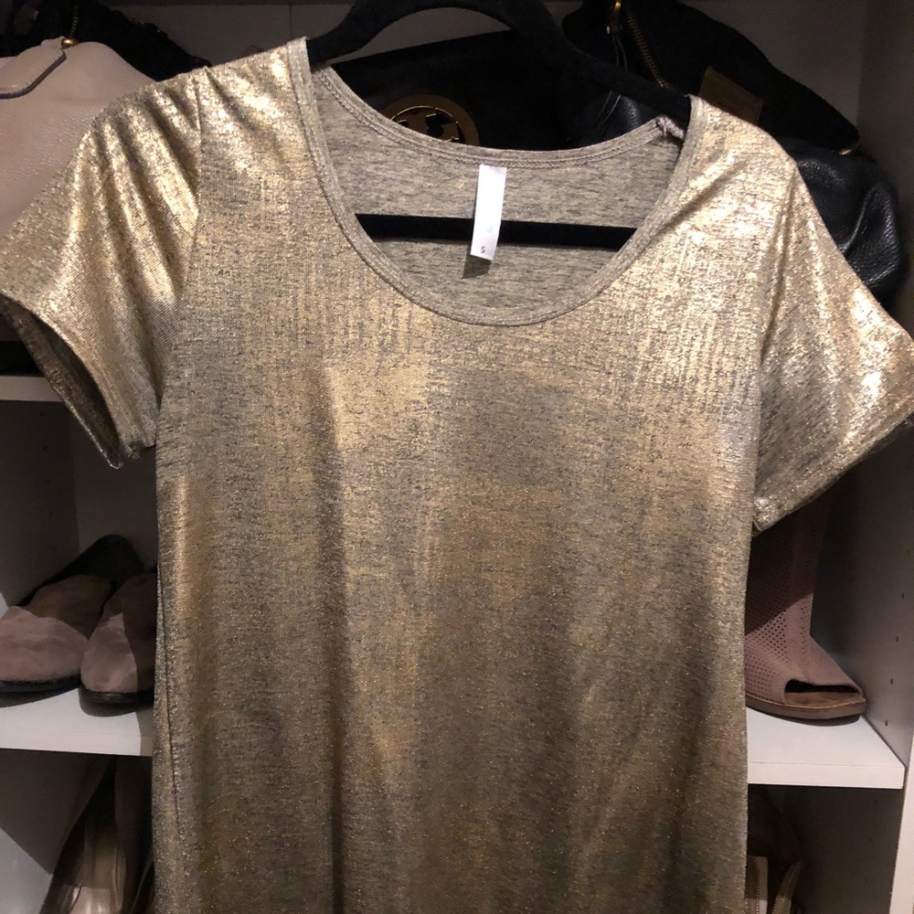 LuLaRoe Elegant Classic Tee